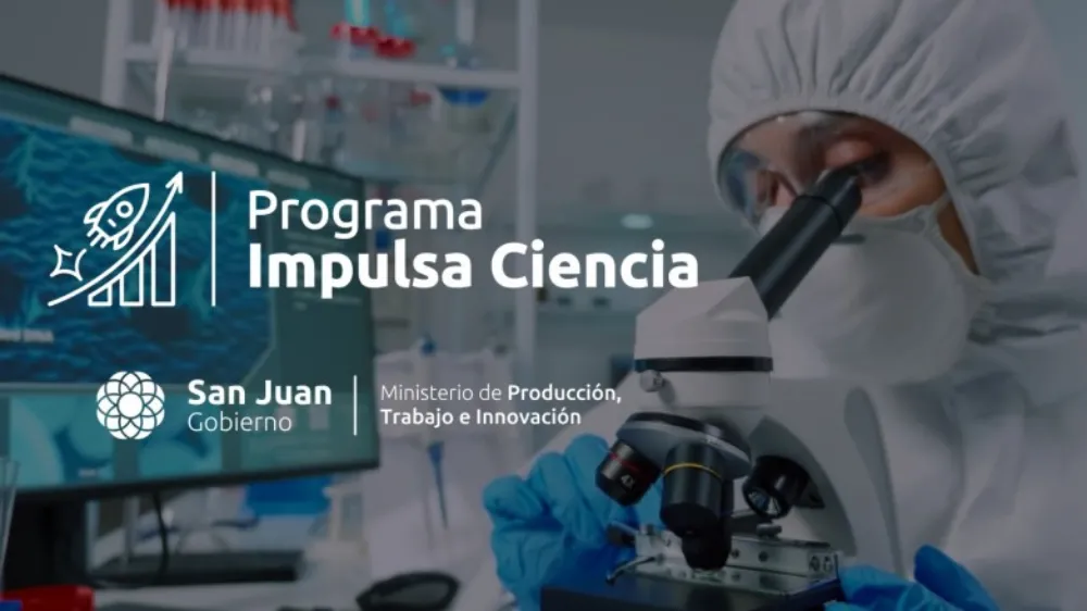 Investigador trabajando en laboratorio con equipamiento científico moderno.