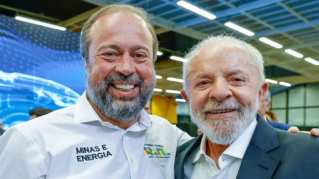 El Presidente Lula da Silva junto a su ministro de Minas y Energía, Alexandre Silveira