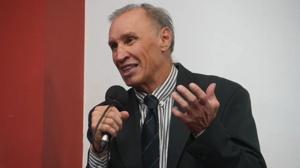 Glaciólogo Juan Pablo Milana cuestiona el Inventario Nacional de Glaciares por excluir sectores del ambiente periglacial.