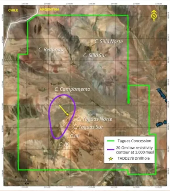 Torre de perforación de Orvana Minerals operando en el Proyecto Taguas para alcanzar los 2.000 metros de profundidad.