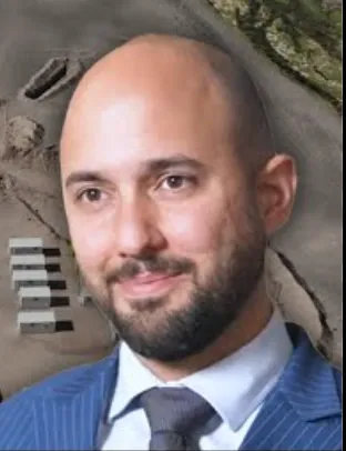  Allen Sabet, presidente y director ejecutivo de Mogotes