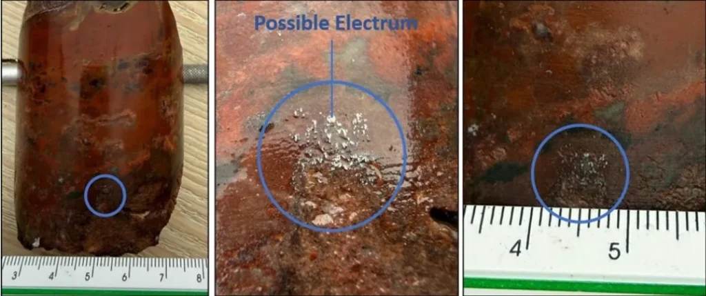 Testigos de roca extraídos del pozo EZD0001 en El Zanjón mostrando vetillas silicificadas y mineralización.