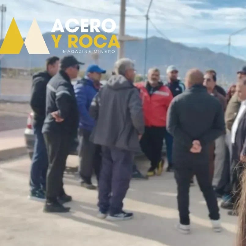 Foto de la Agrupación Minera Cordillera de los Andes previo a la reunión.
