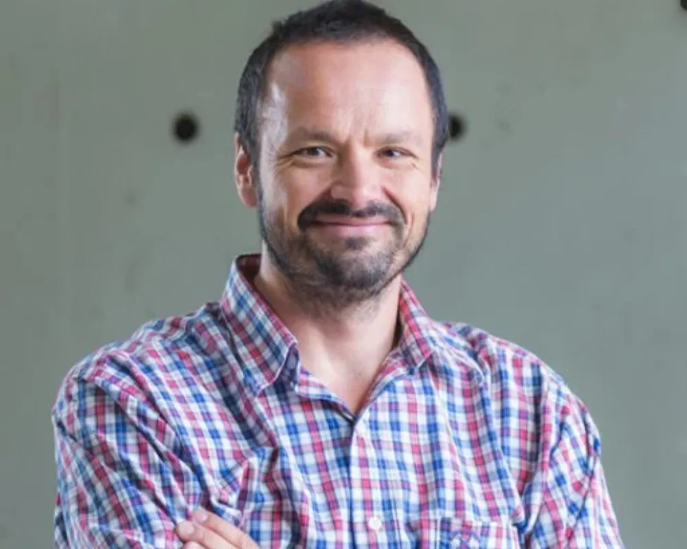 El ingeniero Germán Rodari durante su disertación académica sobre pasivos ambientales y marcos regulatorios para el cierre de minas.