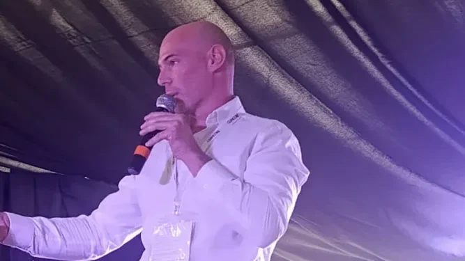 Lic. Fernando Villavicencio exponiendo en la expo internacional san juan minera