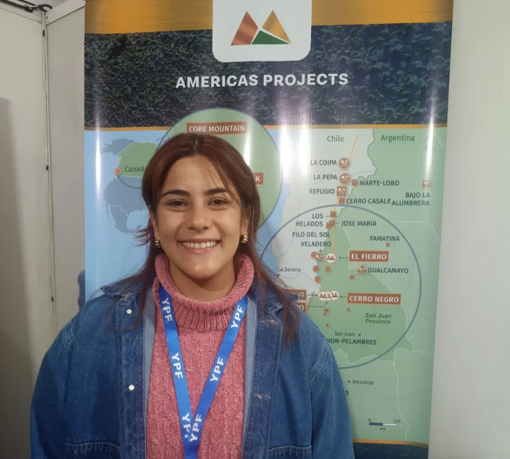 Martina Fuentes, estudiante avanzada de la Licenciatura en Ciencias Geologícas, presente en la Expo Internacional San Juan Minera.