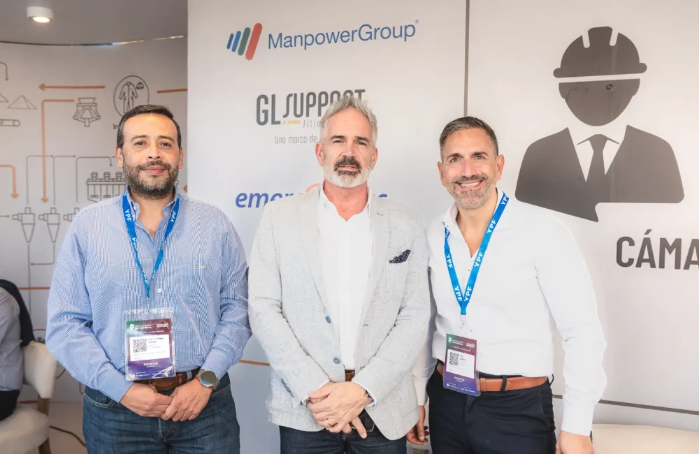 fotografia de De Izq a Derecha: 
Enrique Temer, gerente de Proyectos y Relaciones con la comunidad; Marcelo Delbarba, director de Desarrollo de Negocios, Relaciones Institucionales y Comunicación; Ariel Galizia, jefe Comercial Sitios Remotos
En Expo San Juan Minera 2026