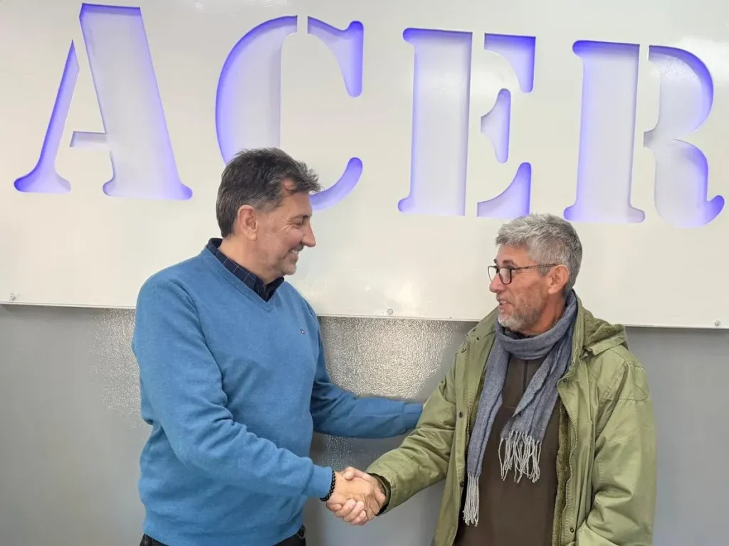 Claudio García propietario de Acer junto a Patricio Paez presidente de la Agrupación Cordillera de los Andes.