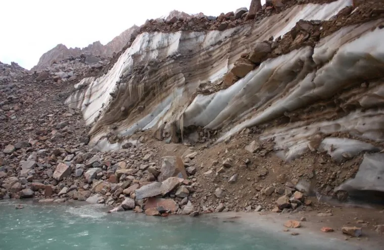  Glaciar cubierto en la Quebrada Manantiales