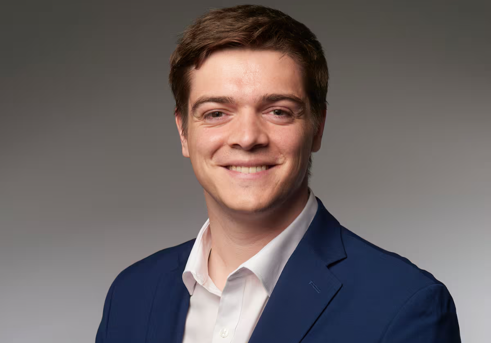 retrato de Beltrán Briones, desarrollador inmobiliario. Cofundador de Grupo Briones.
