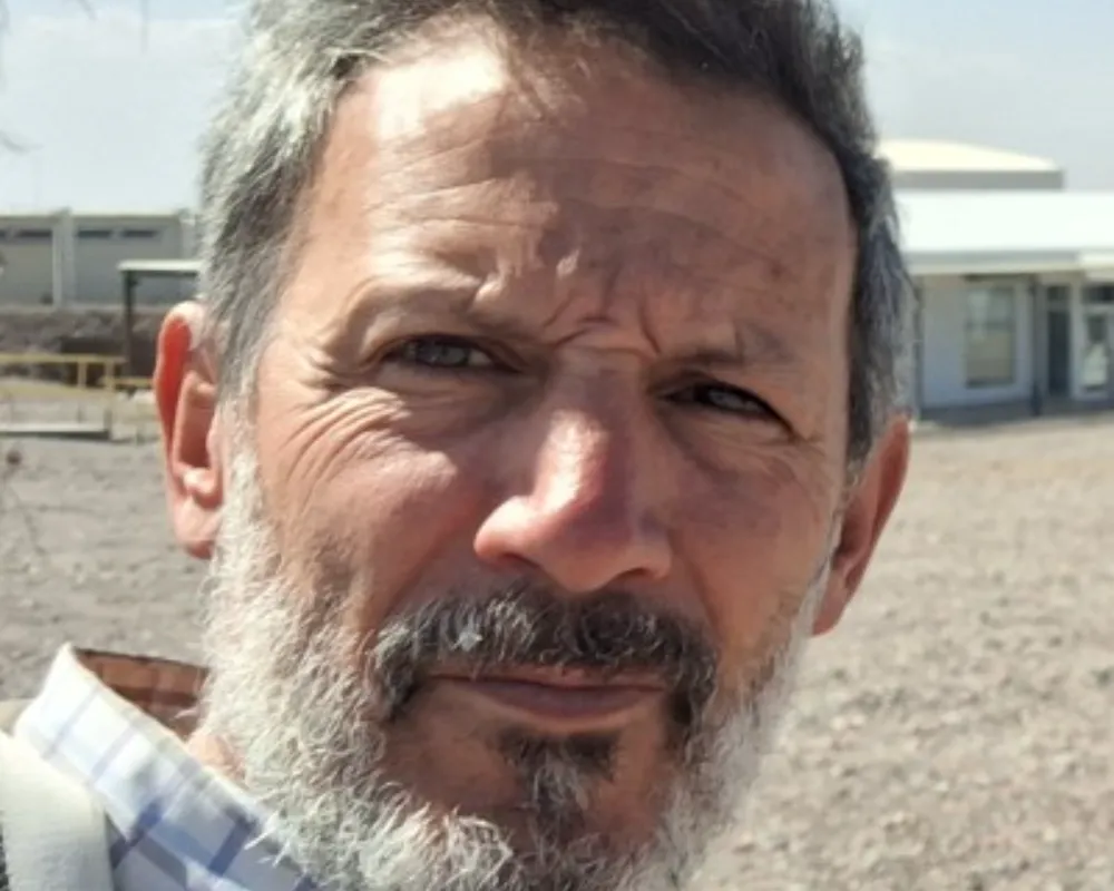 retrato de bernardo parizek, biologo y consultor independiente
