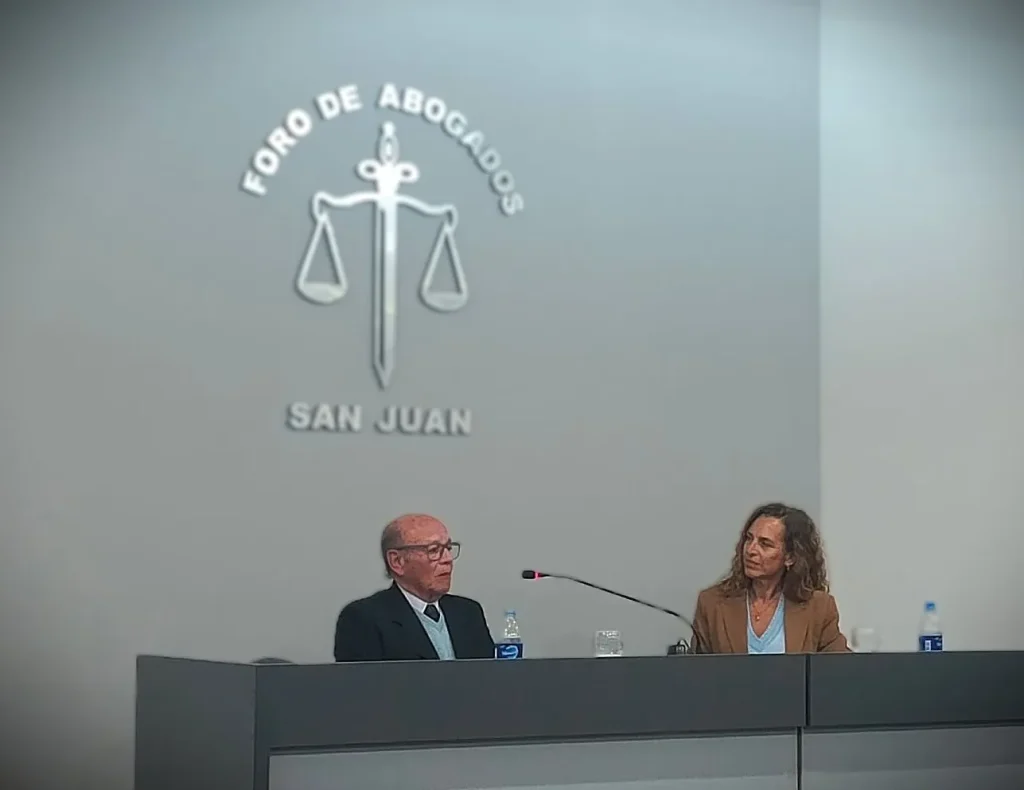 Miguel Novoa y Gabriela Novoa en el Foro de Abogados de la provincia.