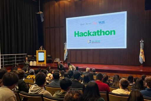 Hachathon minera en el auditorio Emar Acosta