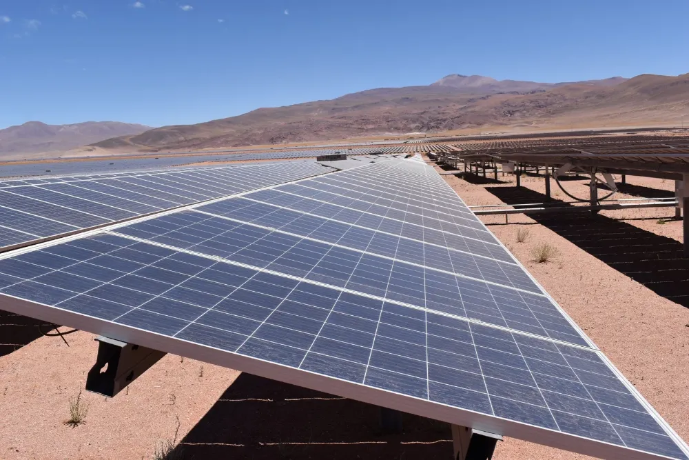 Paneles solares en el JEMSE