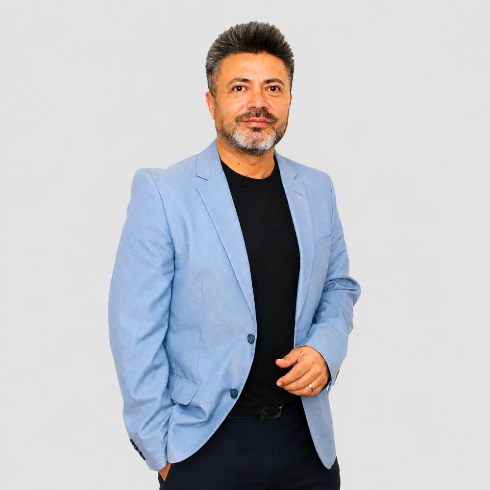 Omar Ochoa, consultor político de San Juan, durante un análisis sobre el impacto institucional y económico de la minería en la provincia