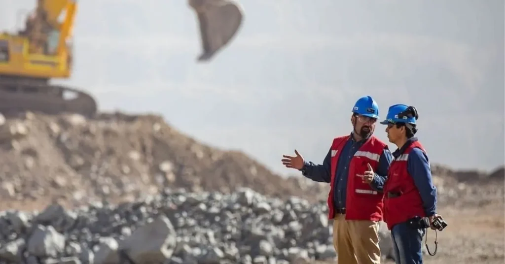 empleos Lundin Mining Chile. Personal minero en faena.