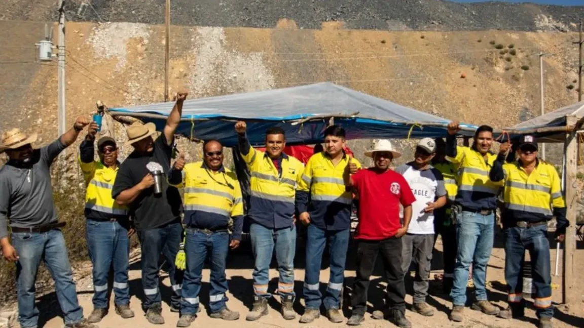 El éxito sindical obtenido es festejado por los mineros de la operación