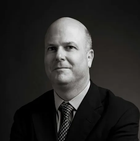 Retrato de Christopher van Tienhoven, CEO de Patagonia Gold, operadora del proyecto minero Calcatreu.