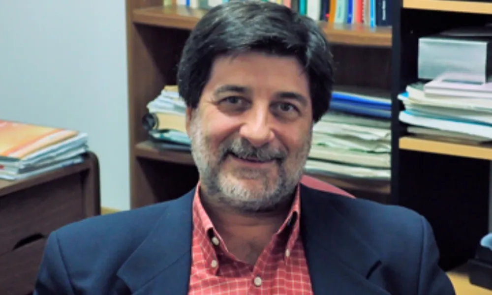 retrato de  Dr. Gerardo Fidelio, Director del proyecto NanoLife