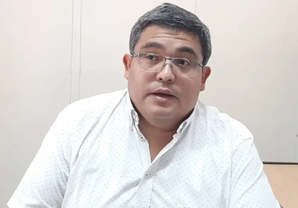 Marcelo Mena Muñoz, secretario general de ASIJEMIN, exponiendo el conflicto del proyecto Vicuña en San Juan.
