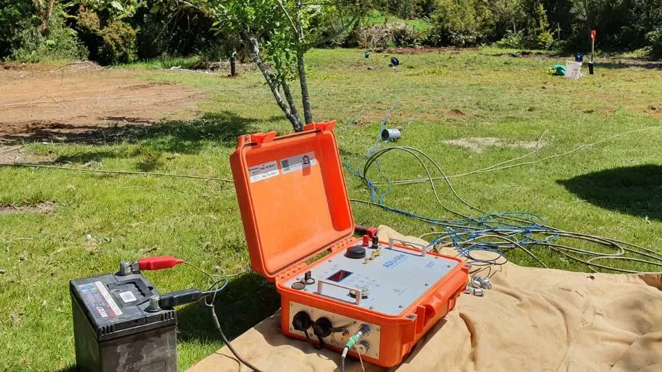 equipo de magnetotelúrica para el proyecto de oro y cobre Río Grande.