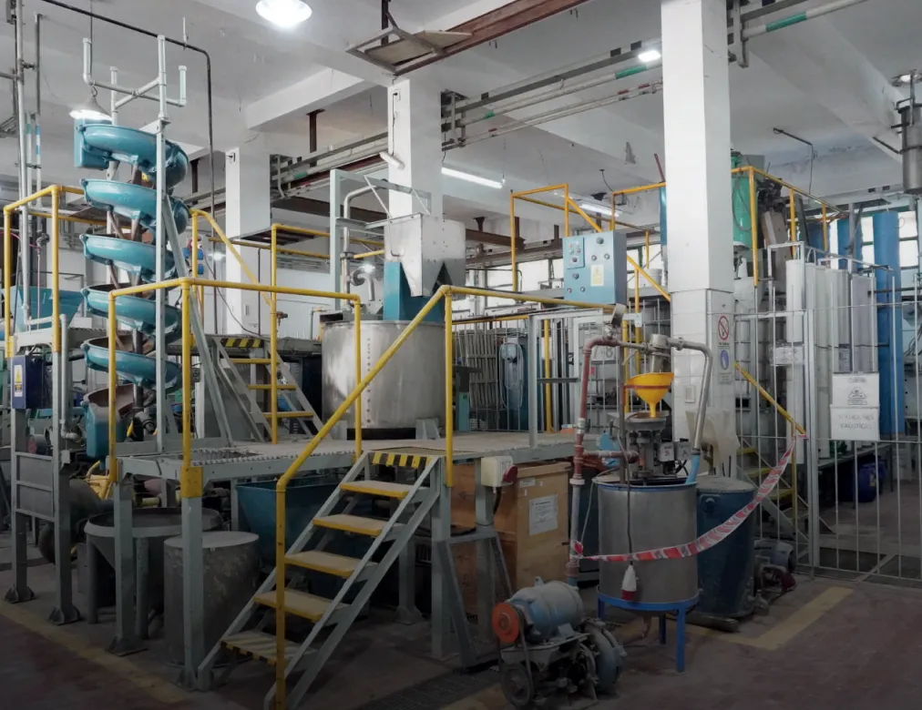 planta piloto de extracción por solvente donada para ensayos de metalurgia extractiva en San Juan.