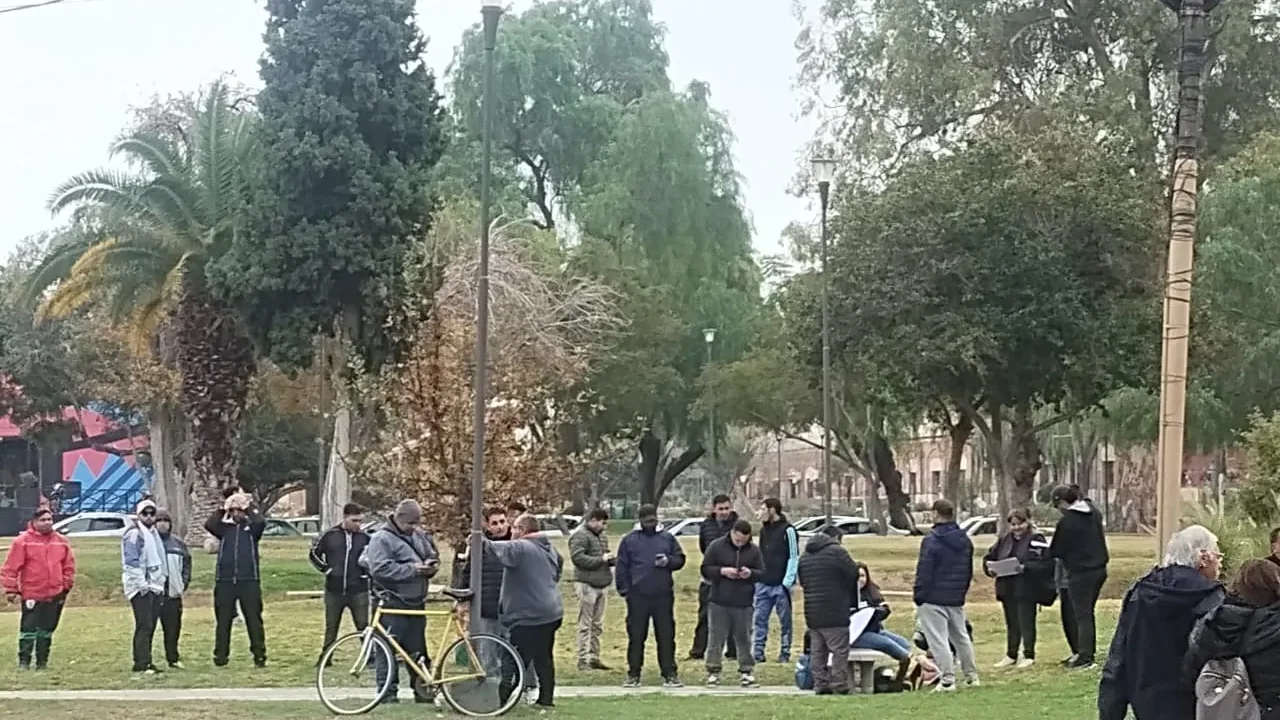 La protesta pacífica de la Agrupación Minera Cordillera de los Andes en la Legislatura, este jueves 4 de junio por la mañana.
