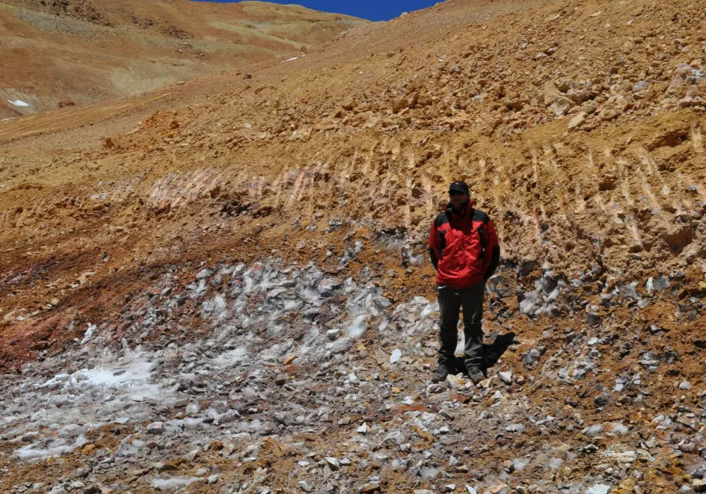 Geoformas periglaciales con permafrost y suelos congelados no incorporados al relevamiento oficial.