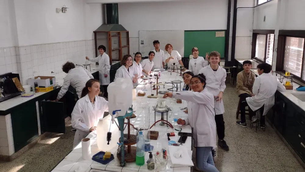 Alumnos del Club de Cristalografía.