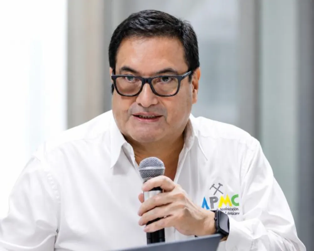 Luis Fernando Barrera M., presidente de la APMC, analizando la competitividad y la política minera en Colombia.