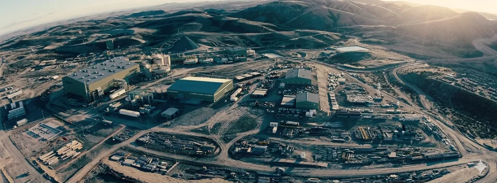 Vista aérea de proyectos mineros en Santa Cruz, Argentina.