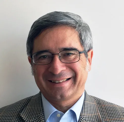 Retrato institucional de Javier Lozada, actual presidente de la Cámara Argentino-China, impulsando acuerdos comerciales bilaterales.