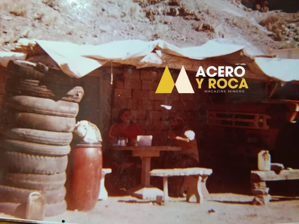  la madre de Said cebando mate a su padre en el corazón de la mina