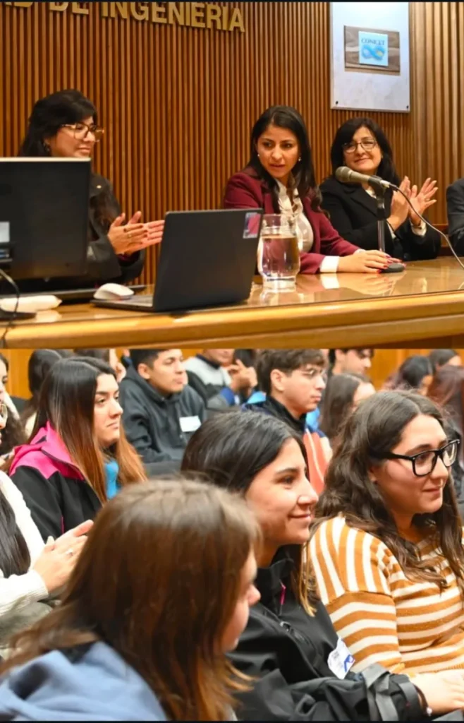 Disertante exponiendo contenidos técnicos frente a estudiantes de ingeniería.