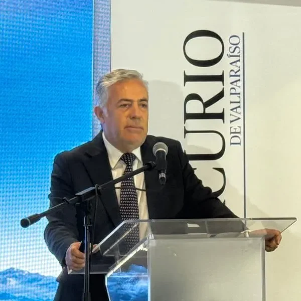 Alfredo Cornejo gobernador de Mendoza en chile anunciando la Cumbre binacional entre chile y argentina  