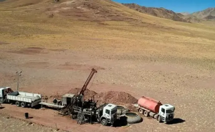 Operación minera de exploración geológica en alta montaña dentro del bloque que comprende al proyecto Zorro en San Juan.