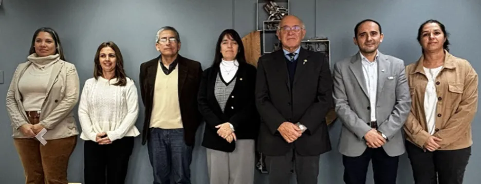 El presidente de EPSE Lucas Estrada, el rector de la UNSJ Tadeo Berenguer y el decano Jorge Castro durante la firma del acuerdo energético.