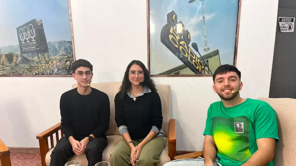 Alexis Nehin, Federica Pedrosa y Francisco Ruiz, alumnos y coordinadores del evento científico en San Juan.