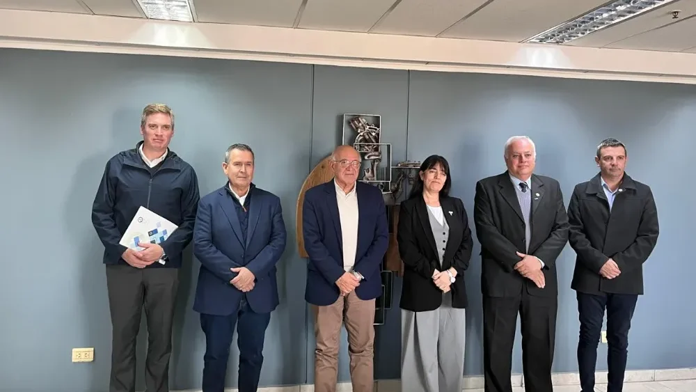 firma convenio glencore y unsj en el despacho del rector