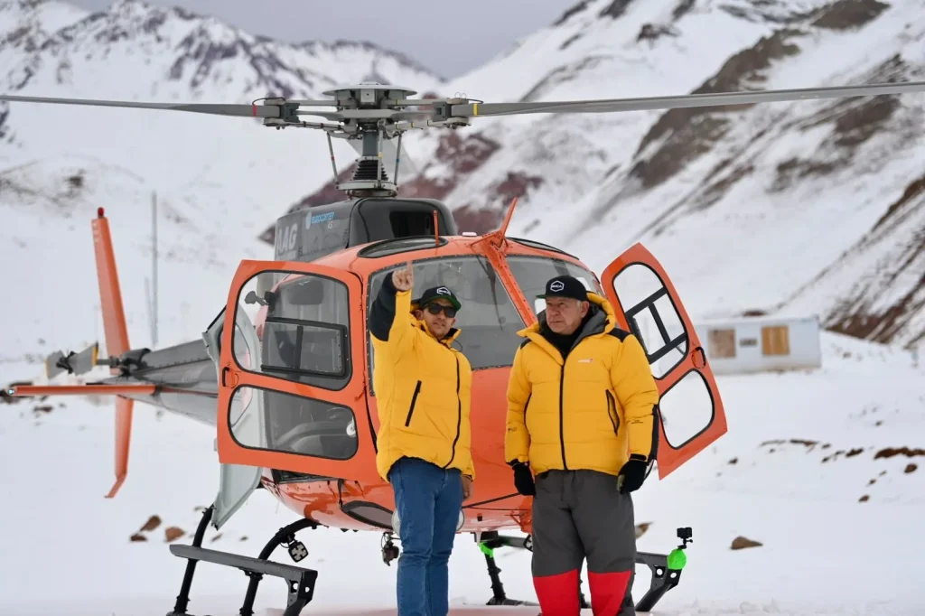 El experimentado piloto sanjuanino Walter Gallardo, parte del equipo de operaciones de la alianza aérea minera en San Juan.