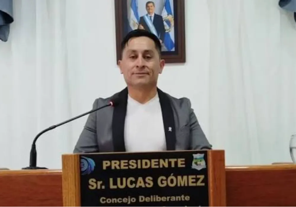 fotografia de  lucas gomez concejal del departamento sarmiento