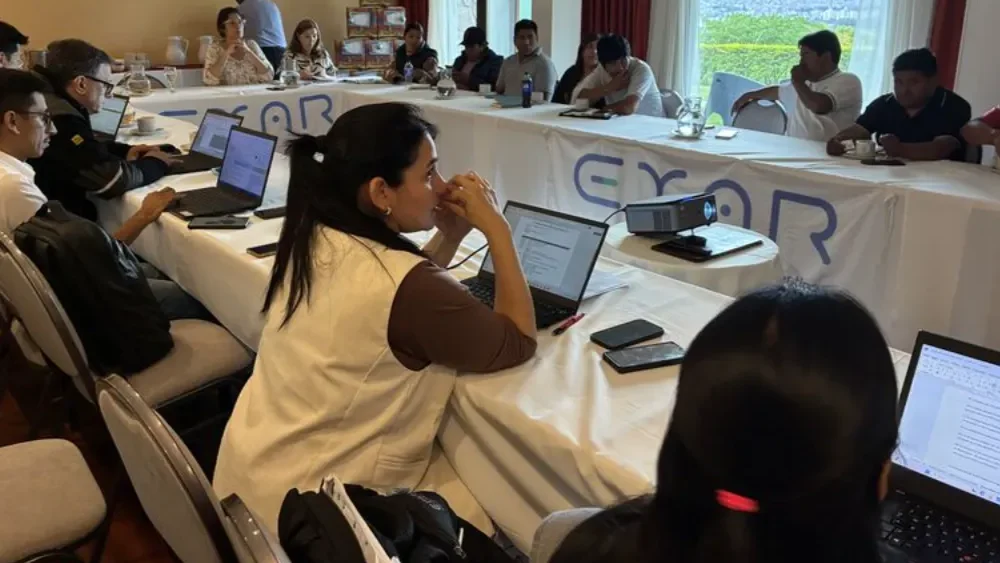 Mesa de dialogo con distintos referentes de comunidades, organizado por exar