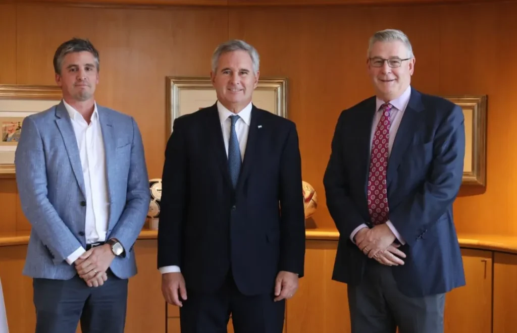 José Morea. Country manager de Vicuña (izquierda) junto a Pablo Quirno, Ministro de Relaciones Exteriores, Comercio Internacional y Culto de la República Argentina y a Ron Hochstein, Director Ejecutivo (CEO) de Vicuña Corp.