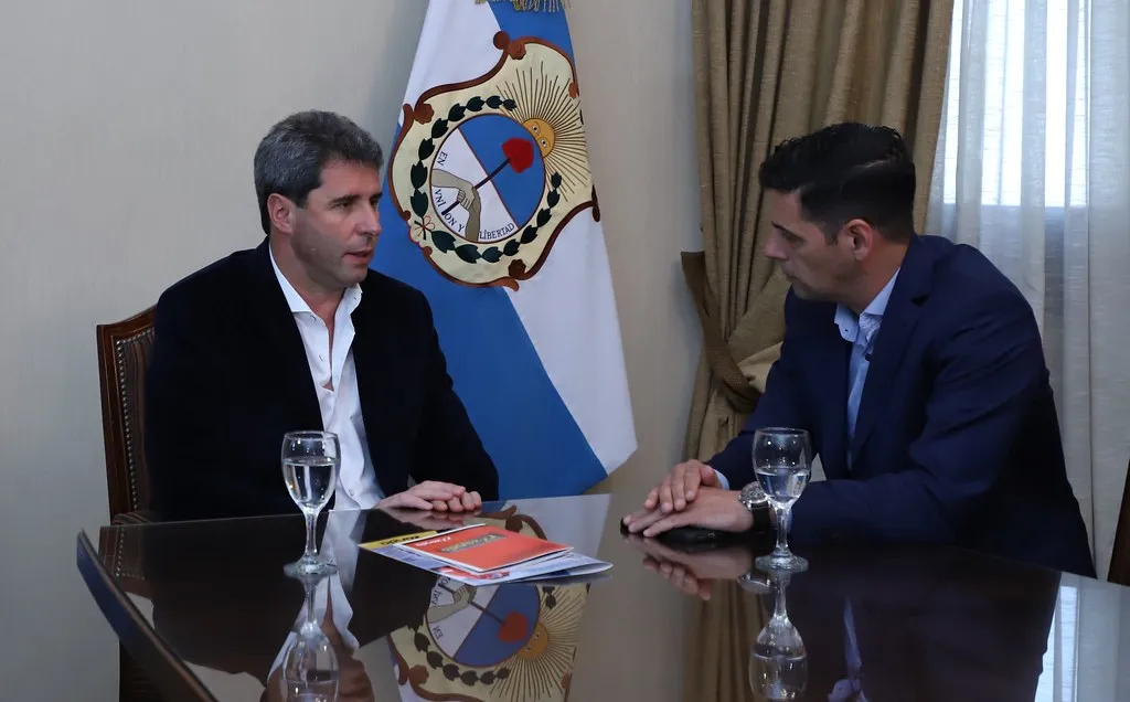 Archivo 2019: Sergio Vallejos junto a Sergio Uñac, a quien acusa de estar detrás de la movida política de la Intersindical.