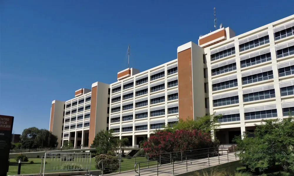 Centro Cívico de San Juan donde se realiza la licitación para el monitoreo satelital de flota.