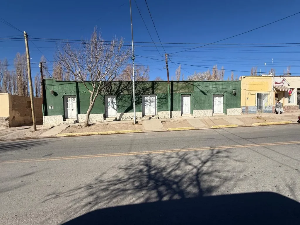 Fachada de la ferretería el Bolsillo hoy .
