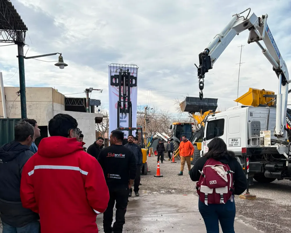 Operarios en hidrogrúas: la capacitación clave para los proyectos cupríferos de San Juan