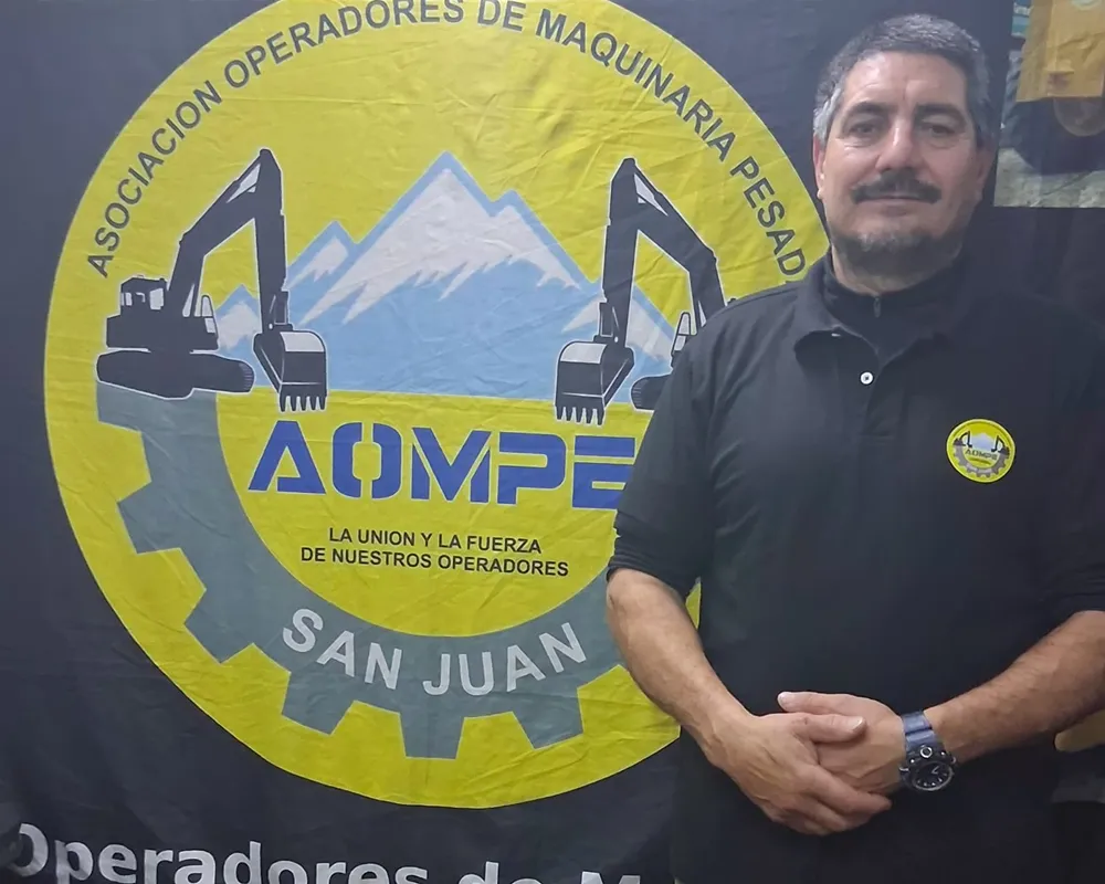 Hernán Molina, Presidente de la Asociación Civil de Operadores de Maquinaria Pesada AOMPE.