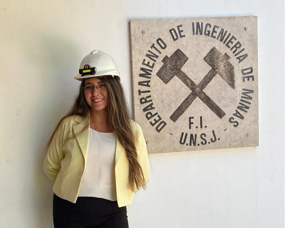Retrato de Diana Molini con casco