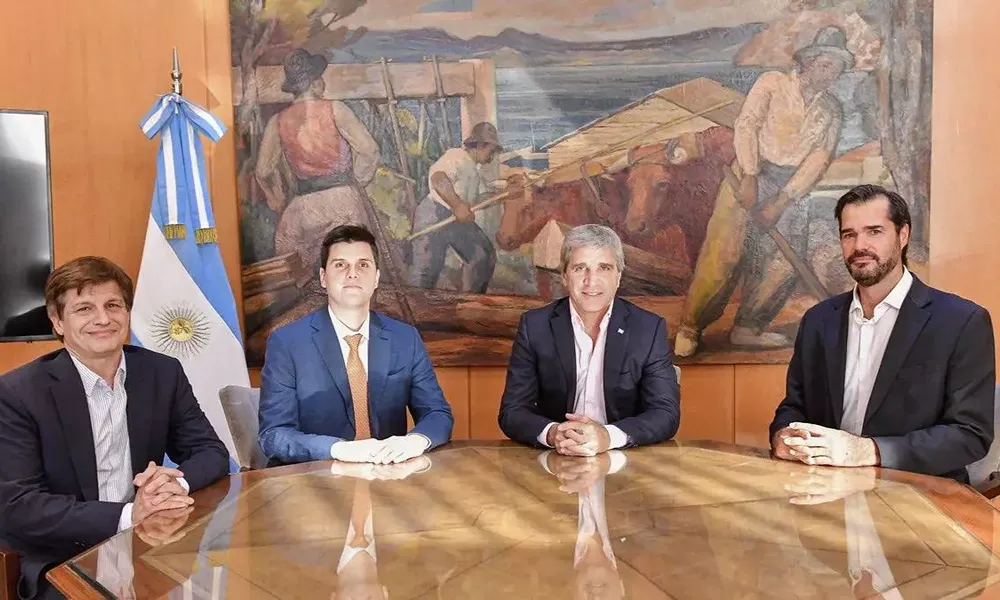 Caputo con Teófilo Lacroze, CEO de Meitner Energy Latam, y Pablo Franzetti, Director de Asuntos Externos y Nuevos Negocios de la empresa en Argentina